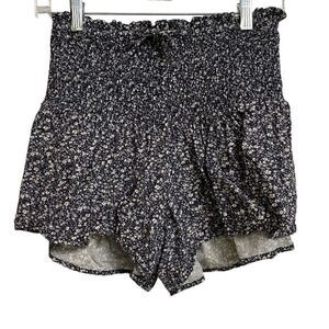 Urban Outfitters Smocked Waist Shorts Sz M Linen Blend Floral Print Black White